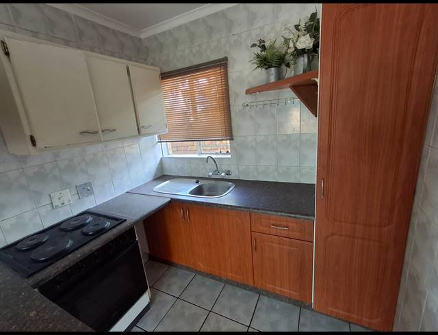 3 BEDROOM TOWNHOUSE FOR SALE IN SAFARI GARDENS